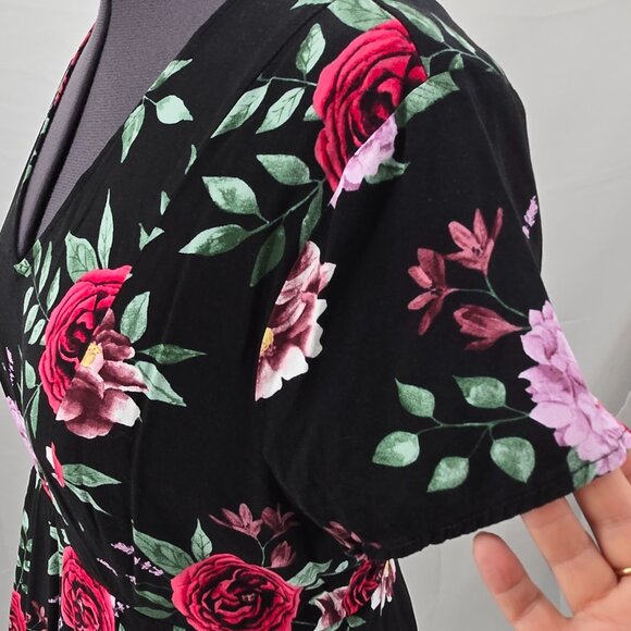 630-6 Torrid Black Red Pink Rose Babydoll Georgette Blouse top size 1 (16/18) - Picture 3 of 10